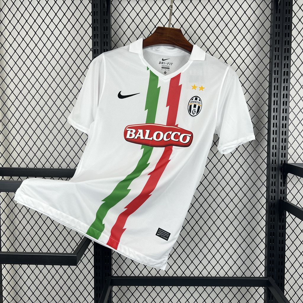 Retro Juventus 2010/11 Away Jersey